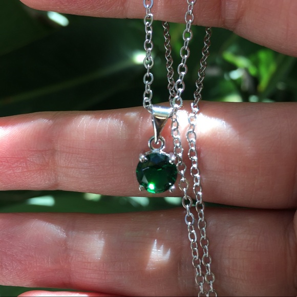 Emerald green crystal silver plated pendant chain - Picture 2 of 7